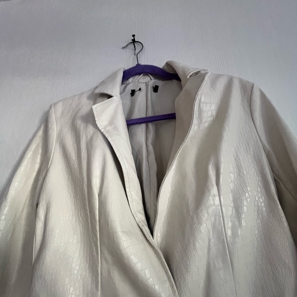 Forever 21 Cream Textured Blazer - Picture 4 of 7